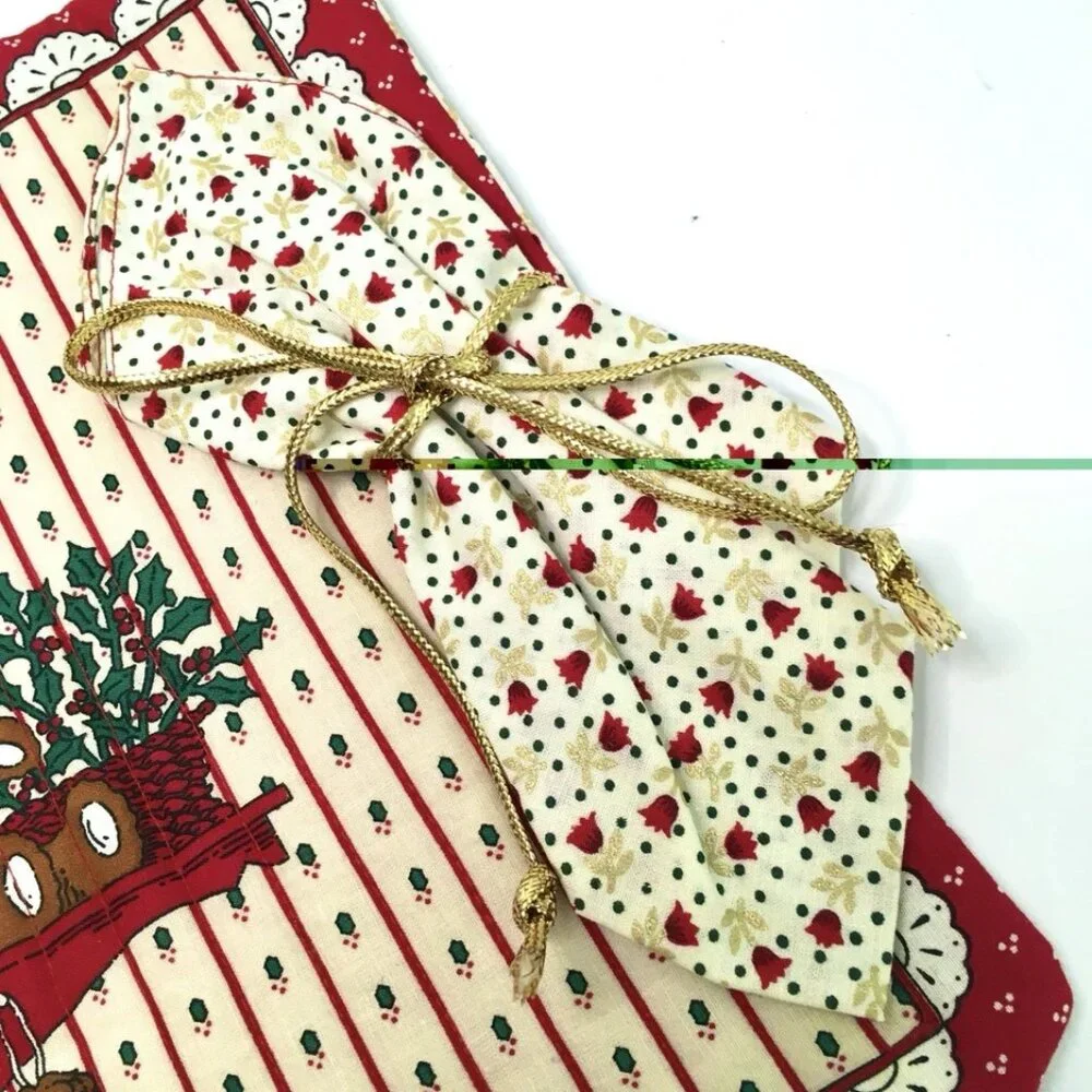 VTG 4 Quilted Holiday Placemats11”x15” 4 Matching Napkins Christmas Santa Angels